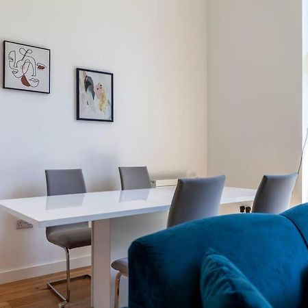 Stunning New 3 Bdr Duplex Wbalcony, East London Leilighet Eksteriør bilde