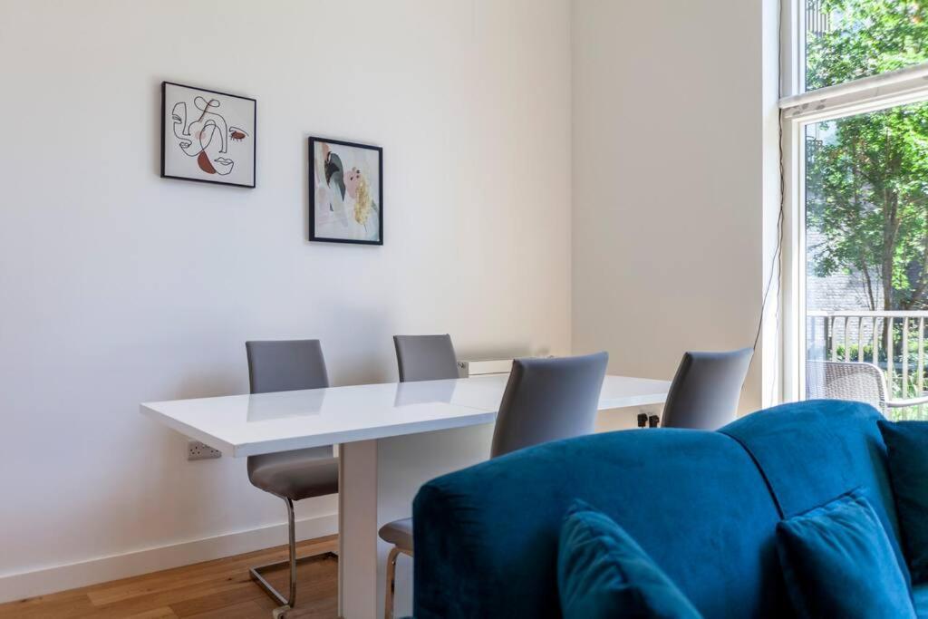 Stunning New 3 Bdr Duplex Wbalcony, East London Leilighet Eksteriør bilde