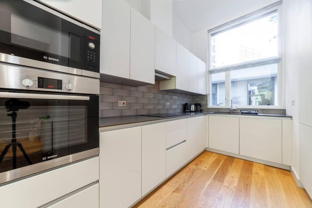 Stunning New 3 Bdr Duplex Wbalcony, East London Leilighet Eksteriør bilde