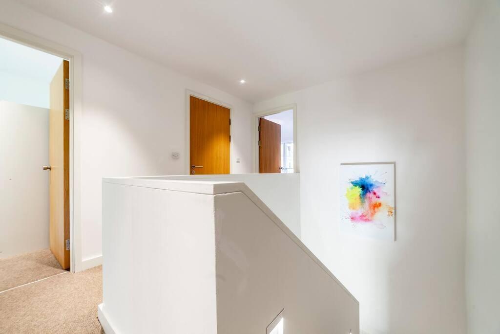 Stunning New 3 Bdr Duplex Wbalcony, East London Leilighet Eksteriør bilde