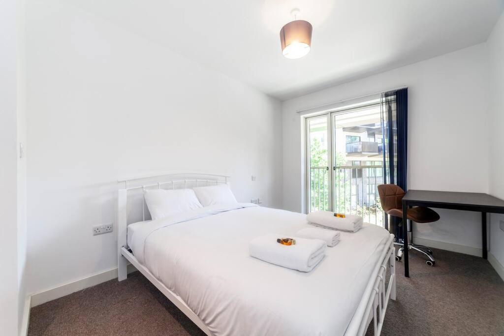 Stunning New 3 Bdr Duplex Wbalcony, East London Leilighet Eksteriør bilde