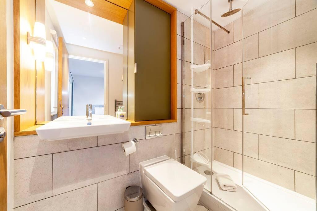 Stunning New 3 Bdr Duplex Wbalcony, East London Leilighet Eksteriør bilde