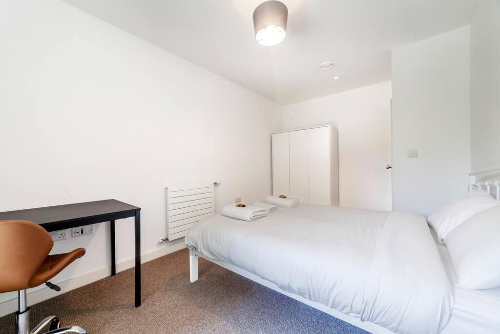 Stunning New 3 Bdr Duplex Wbalcony, East London Leilighet Eksteriør bilde