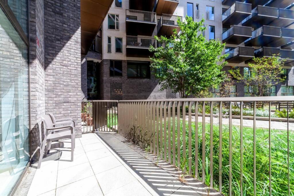 Stunning New 3 Bdr Duplex Wbalcony, East London Leilighet Eksteriør bilde