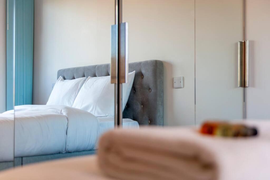 Stunning New 3 Bdr Duplex Wbalcony, East London Leilighet Eksteriør bilde