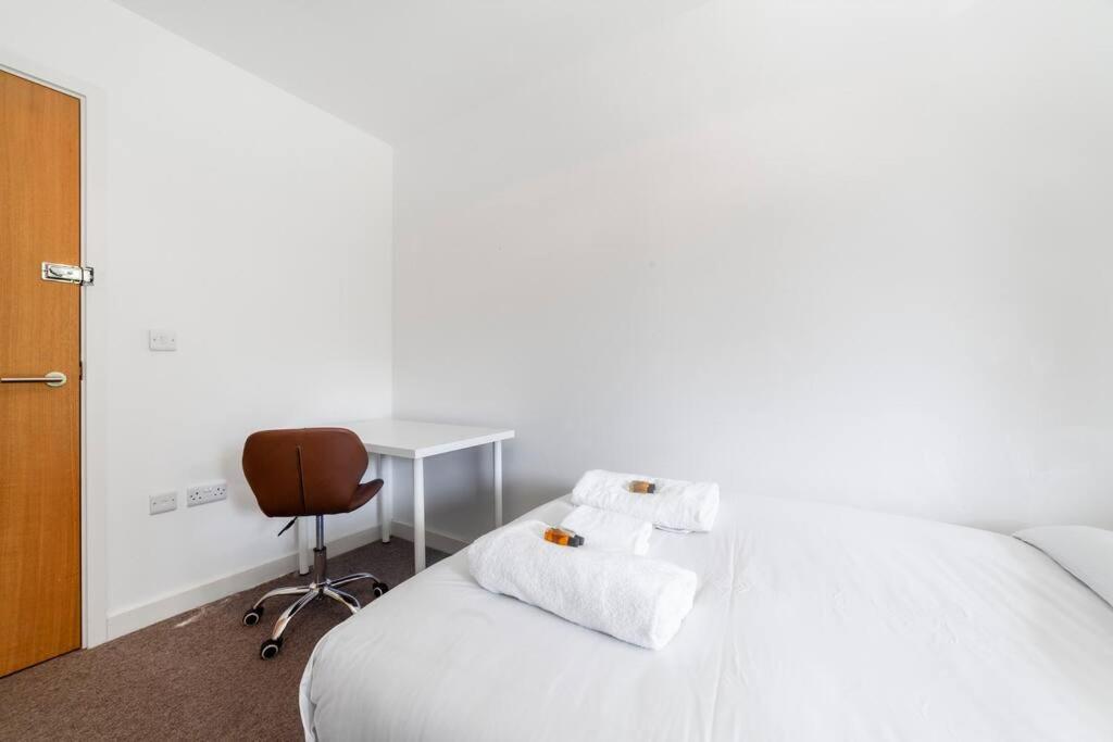 Stunning New 3 Bdr Duplex Wbalcony, East London Leilighet Eksteriør bilde